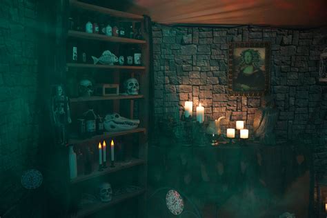 Witch house ecsape room